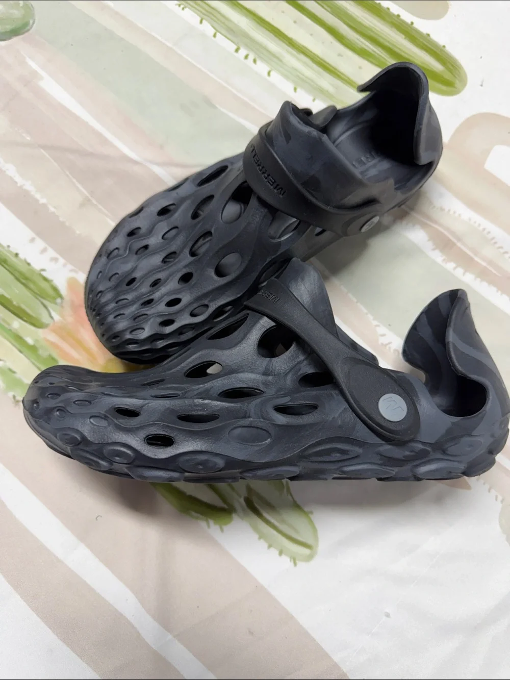 Merrell hydro Clog Sandals in Charcoal Gray bog kids size 6